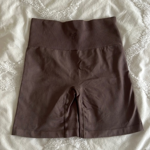 TNA taupe biker shorts - Picture 1 of 3